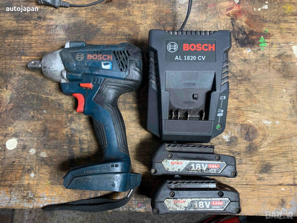 Употребяван ударен винтоверт Bosch GDS 18V300 със зарядно и две батерии, снимка 1