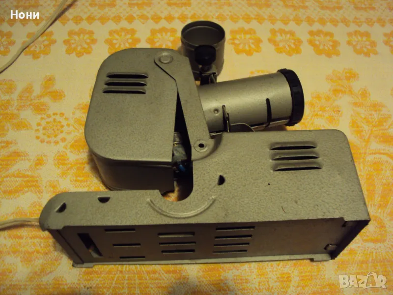 Ретро прожекционен апарат в комплект с диафилми, снимка 1