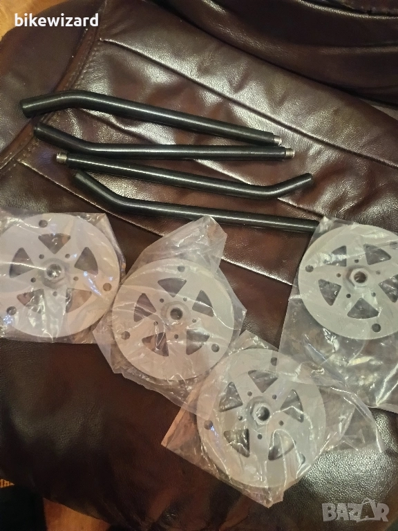 Стойки 4-ри броя за стена за джанти НОВИ, снимка 1