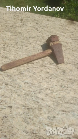 Стар бъчварски чук.