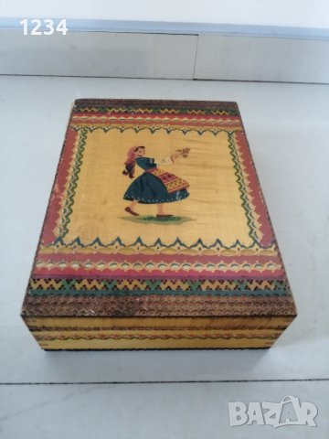 Дървена кутия 22 х 16 h 6 см. 