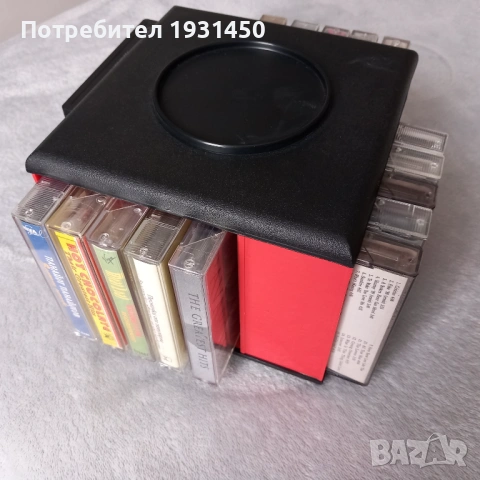 Стойка за касети/ касетник с 22 аудио касети
