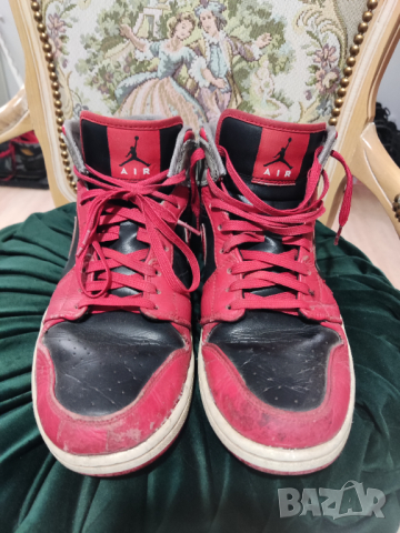оригинални Nike Air Jordan 1 Mid Fire Red Cement, снимка 2 - Маратонки - 44736438