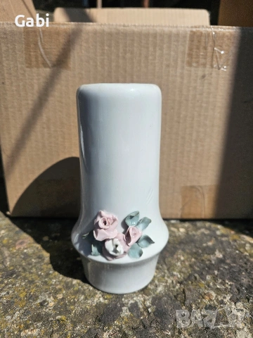 Порцеланова ваза с 3D флорална декорация – Ръчна изработка
