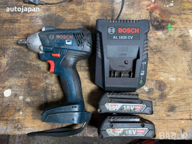 Употребяван ударен винтоверт Bosch GDS 18V300 със зарядно и две батерии