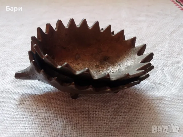 Стари дизайнерски бронзови пепелници с таралежи, в стил Walter Bosse, снимка 10 - Антикварни и старинни предмети - 47755779