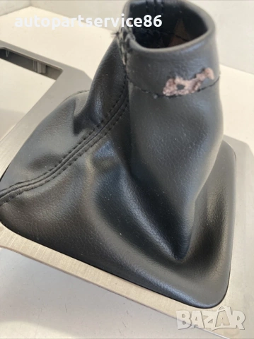 Лайсна около лоста за скорости с държач за чаши за Subaru Outback 2.0 Дизел (2010) , снимка 3 - Части - 54228855