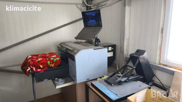 Epson SureColor F2100 – професионален DTG принтер за директен печат върху текстил