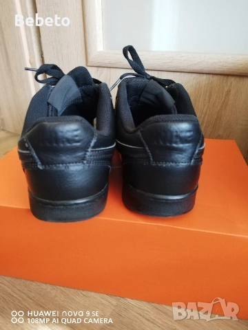 Обувки Nike 43 номер, снимка 2 - Спортно елегантни обувки - 53972638