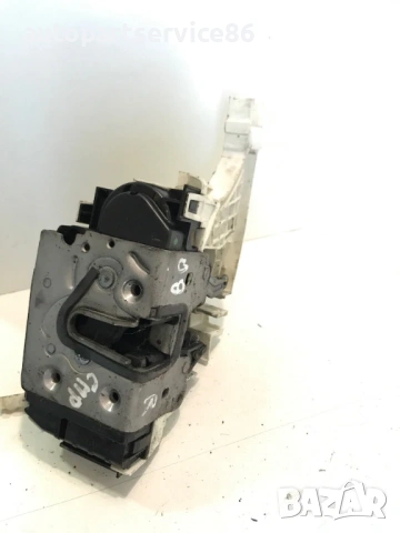 Заключващ механизъм предна дясна врата за Mercedes W906 Sprinter (2008)  A9067201835 , снимка 3 - Части - 54025641
