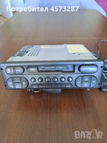 Автомобилен радиоопарат оригинален от лек автовобил "Рено", снимка 2 - Части - 51464484