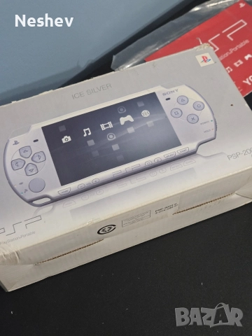 PSP 2004 Ice silver- кутия и книжки, снимка 5 - PlayStation конзоли - 52670843