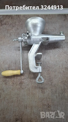 Стара машинка за мелене на домати 