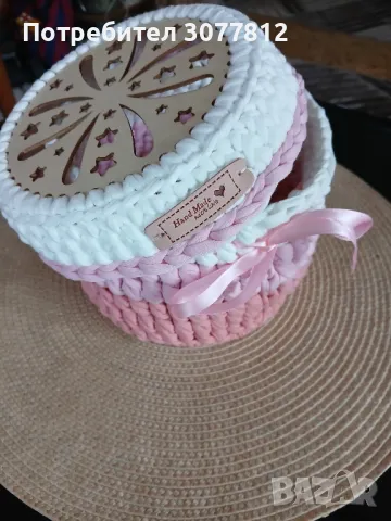 Плетен панер със капаче