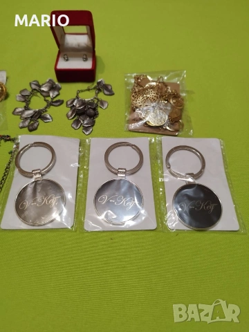 Продавам бижута и ключодържател., снимка 6 - Бижутерийни комплекти - 49727739