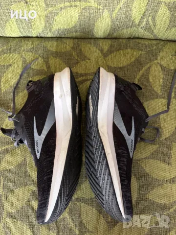 Спортни маратонки Brooks Levitate 4, снимка 8 - Маратонки - 49496153