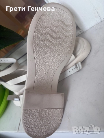 Дамски бели сандали номер 38 естествена кожа, снимка 4 - Сандали - 51726527