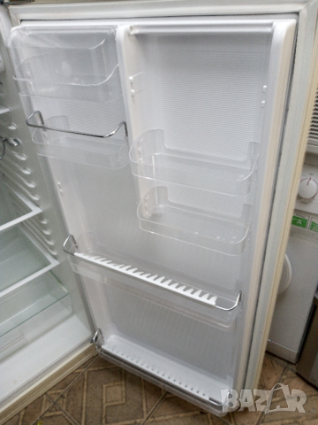 Бежов хладилник с горна камера Smeg ретро дизайн 2 години гаранция!, снимка 3 - Хладилници - 44628809