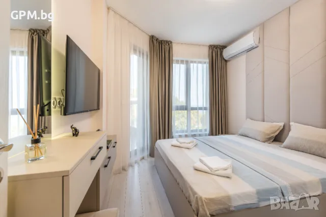 Луксозен и панорамен апартамент на брега в Ла Мер., снимка 14 - Почивки на море - 47825614