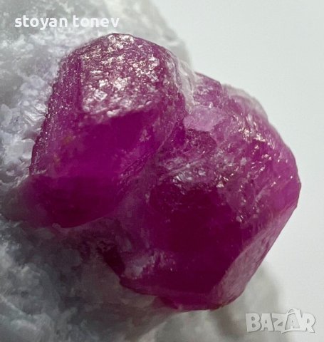 Естествен Рубин кристал в мраморна матрица с необичайна форма! 306кт.! , снимка 4 - Арт сувенири - 44297907