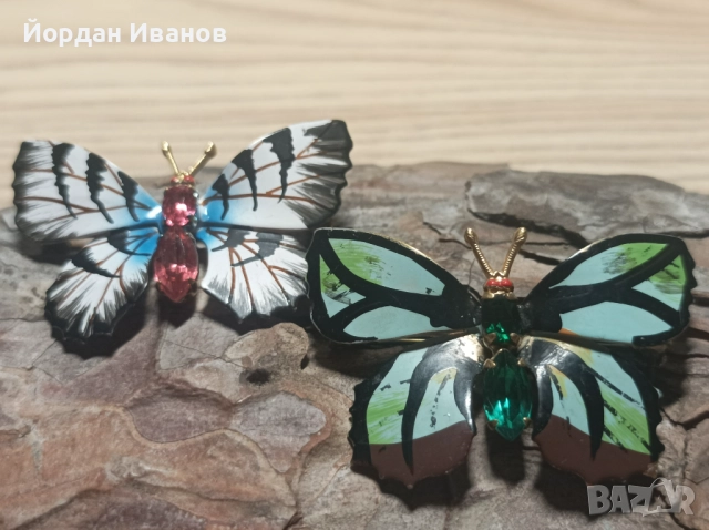 Старинни чешки брошки