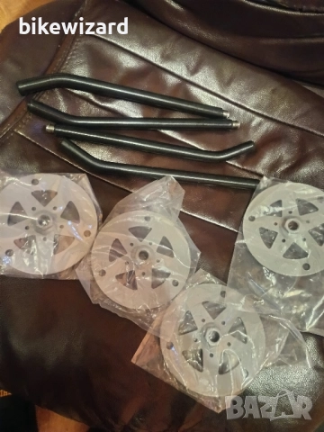 Стойки 4-ри броя за стена за джанти НОВИ