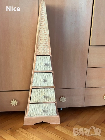 Уникална пирамида за съхранение!Естествено дърво!!