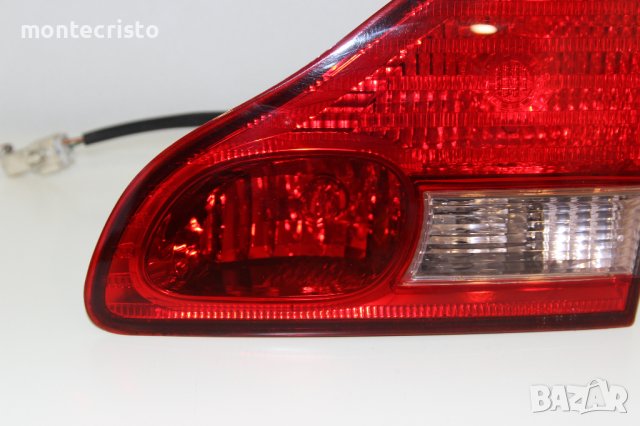 Десен вътрешен стоп Toyota Avensis Verso / Десен стоп заден капак Тойота Авенсис Версо, снимка 2 - Части - 40613317