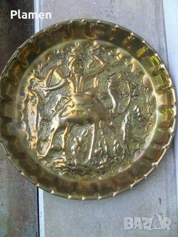 Арабска медна чиния за стена с ездач на камила, снимка 1 - Други ценни предмети - 37125007
