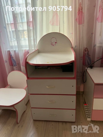 Бебешки скрин/шкаф + масивна детска  масичка със столче