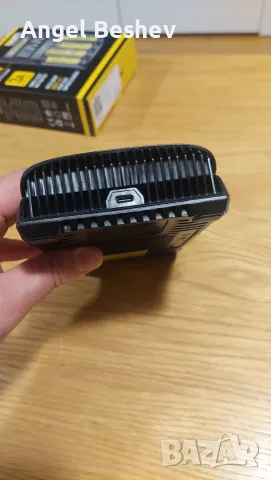 Зарядно Nitecore UMS4 за четири батерии, снимка 11 - Батерии, зарядни - 56155802