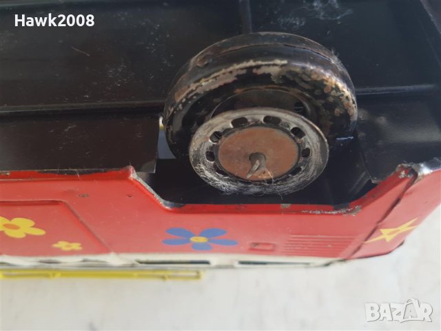 ОРИГИНАЛНА КУЛТОВА ЛАМАРИНЕНА играчка VW Калифорния хипарски 1970те год. бус със СЪРФОВЕ, снимка 12 - Други ценни предмети - 42065290