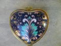 Порцеланова кутия за бижута с формата на сърце