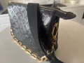 Дизайнерска черна чанта LV от естествена кожа с две дръжки и монограм. , снимка 5