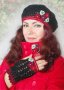 Ръчно плетен комплект за дами от шапка тип барета ръкавици и брошка в черно и червено