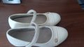 Бели обувки 