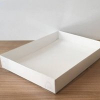 Бяла картонена кутия с прозрачен капак, снимка 1 - Други - 39690876