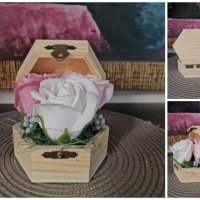 Дървена кутия със сапунени рози , снимка 4 - Изкуствени цветя - 35974498