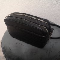 Дамска чанта от крокодилски принт H&M , снимка 3 - Чанти - 37912699