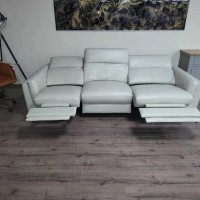 Голяма кремав кожен диван тройка с електрически релаксиращ механизъм, снимка 9 - Дивани и мека мебел - 44438363