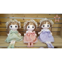 Мека детска кукла с рокля и шапка в нежни цветове 45 см, снимка 1 - Кукли - 44738528