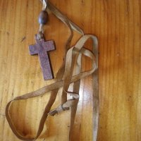 Колие с дървен кръст, снимка 1 - Колиета, медальони, синджири - 33695522