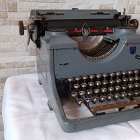 Стара пишеща машина TRIUMPH STANDART 12 - Made in Germany - 1940 година - Антика, снимка 10 - Антикварни и старинни предмети - 42249822