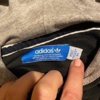 Оригинален суитчър Adidas XS, снимка 3 - Спортни дрехи, екипи - 42909141