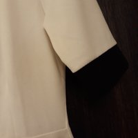 Бяла рокля , интересен модел,гарнирана с черни сегменти и черен дълъг цип на гърба,еластична материя, снимка 4 - Рокли - 37434606