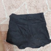 Черни еластични къси панталонки, снимка 2 - Къси панталони и бермуди - 42215333