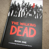 The Walking Dead: Book 1, снимка 1 - Списания и комикси - 44796248