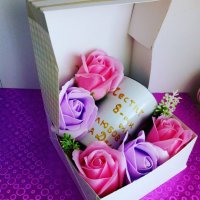 Чашка с надпис в кутийка и декорация рози от сапун , снимка 2 - Изкуствени цветя - 32095123