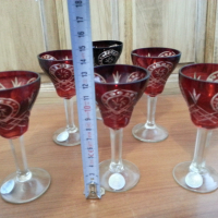 Кристални чаши с гарафа цветен червен кристал, снимка 4 - Антикварни и старинни предмети - 36553561