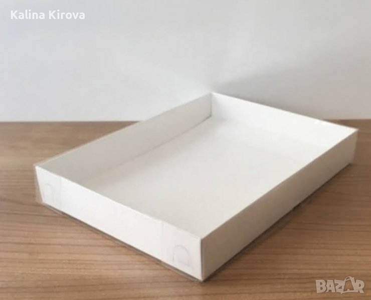 Бяла картонена кутия с прозрачен капак, снимка 1